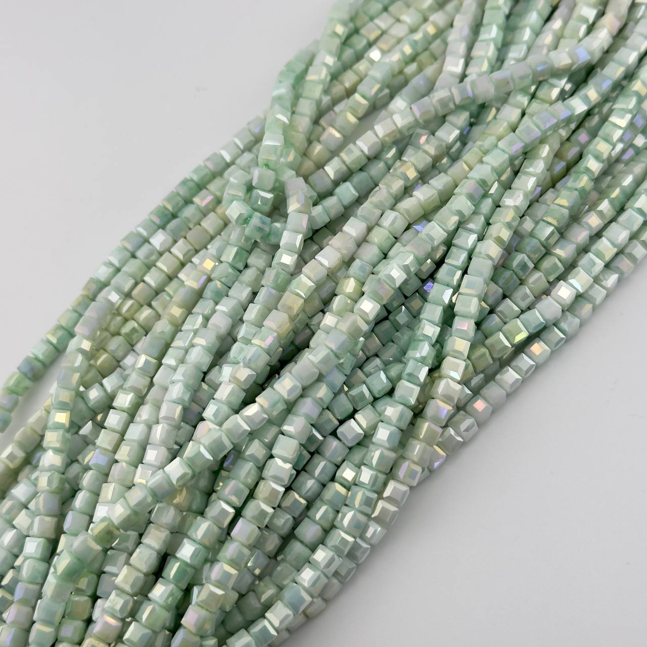 Чешское стекло размер 4мм цвет зеленый